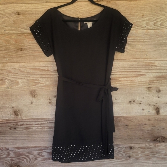 Forever 21 Black Short Sleeve Belted Dress with Gold Studs Size XSmall - Picture 1 of 5